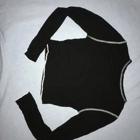 Black Long Sleeve Crop Top with Dragon Design - Picture 5 of 6